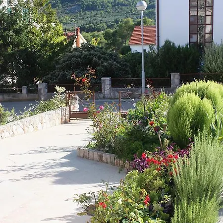 Studio Stari Grad 5730a *